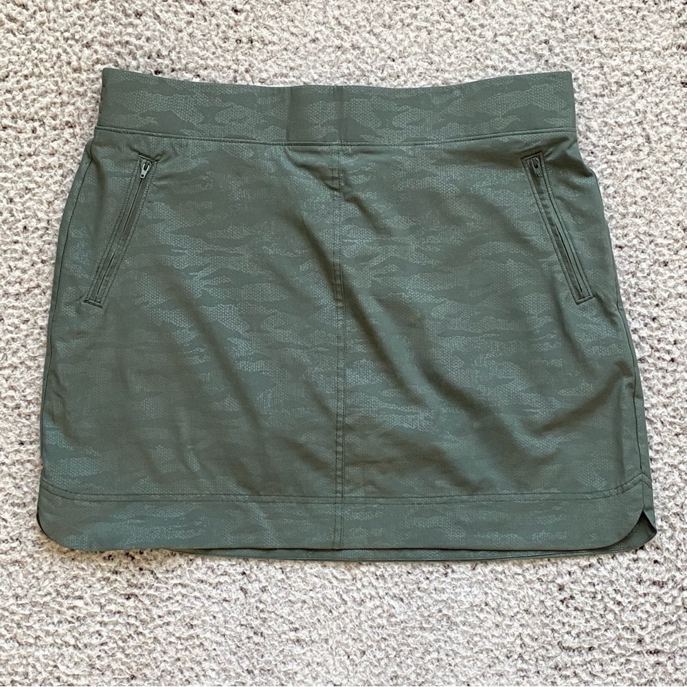 Orvis Size XL Green Camo Print Stretch Mesh Lined Pull On Skirt Skort NWOT